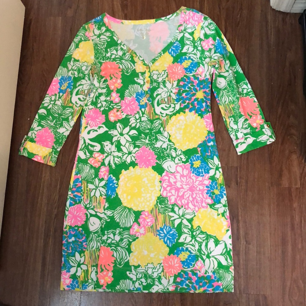 Lilly Pulitzer dress size medium.
